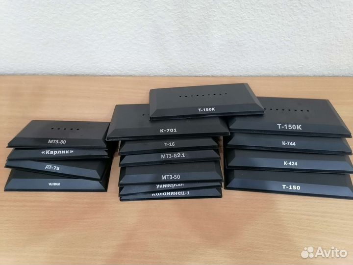 Подставки для моделей тракторов