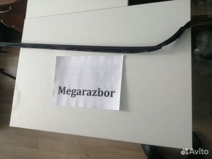 Молдинг лобового стекла левый Kia Sorento