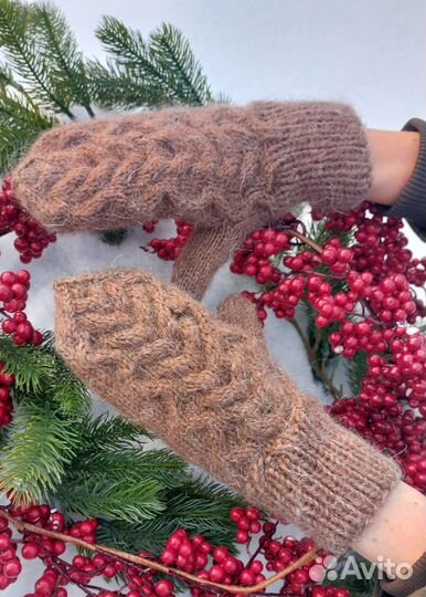 Варежки женские
