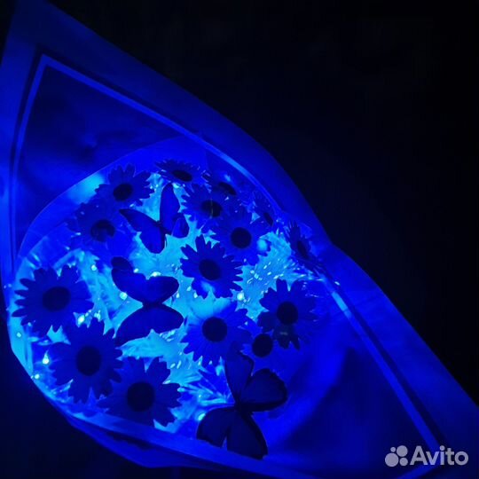 Букет из бабочек, и роз