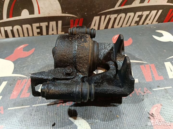 Суппорт передний Mitsubishi Delica 3 P25W