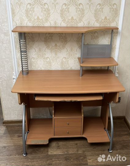 Компьютерный стол