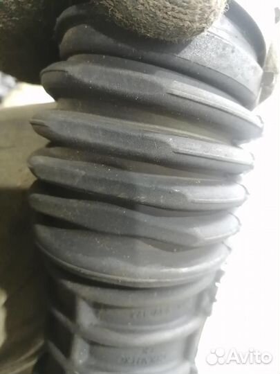 Патрубок воздушного фильтра Рено Меган 3, Флюенс