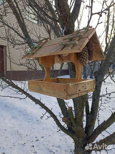 Кормушка для птиц из дерева