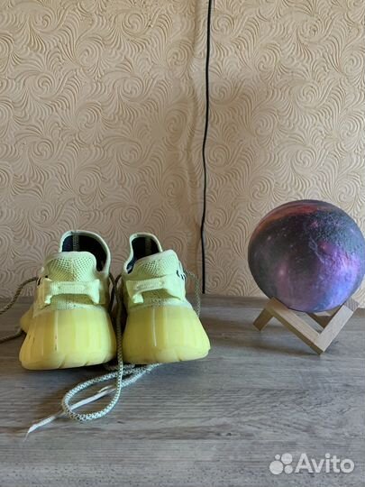 Yeezy boost strobbs
