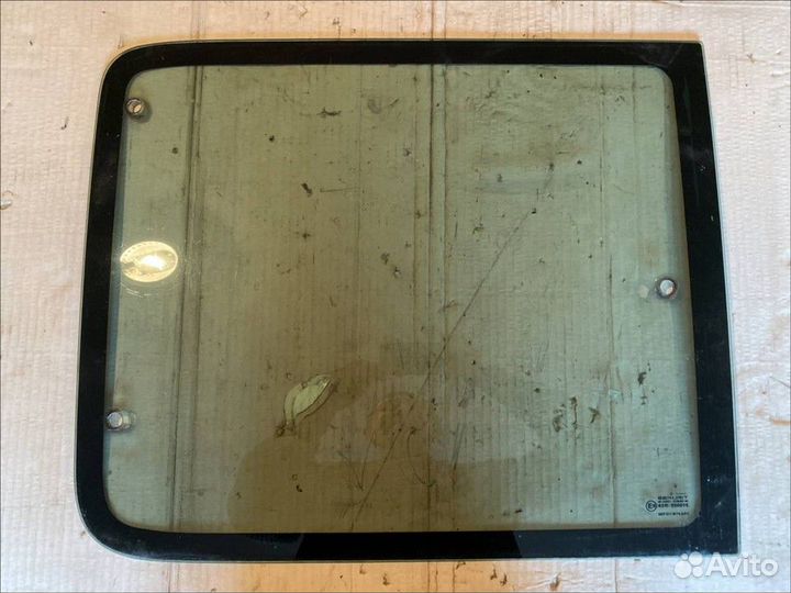 Стекло кузовное открывающееся левое