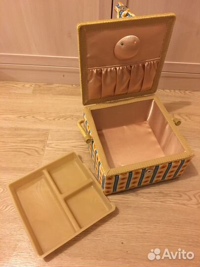 Коробка (органайзер) для рукоделия