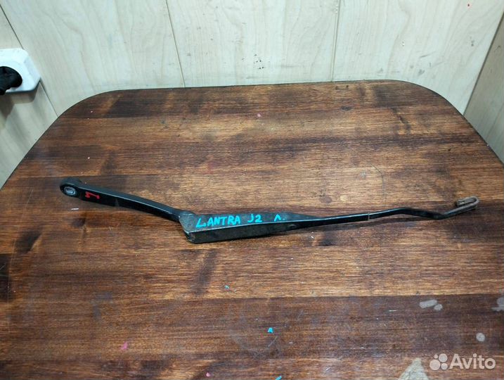 Поводок дворников левый Hyundai LantraJ2