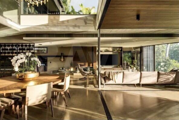 Дом 360 м² на участке 10 сот.