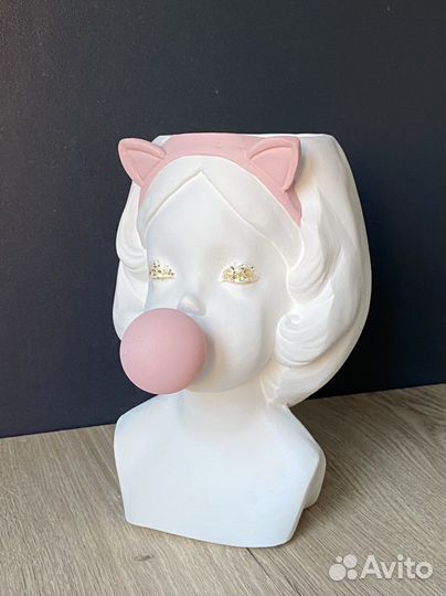 Кашпо девочка с жвачкой