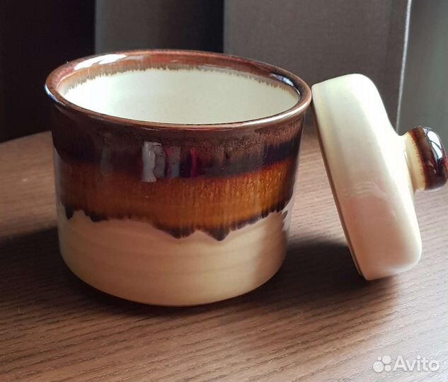 Банка с крышкой-гнетом керамика Япония