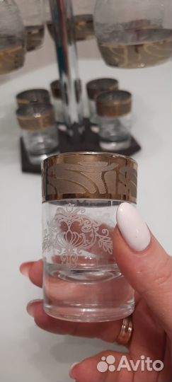 Набор бокалов и рюмок