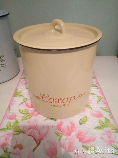 Емкость для хранения сыпучих продуктов