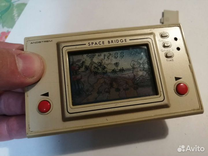 Игра на экране Электроника