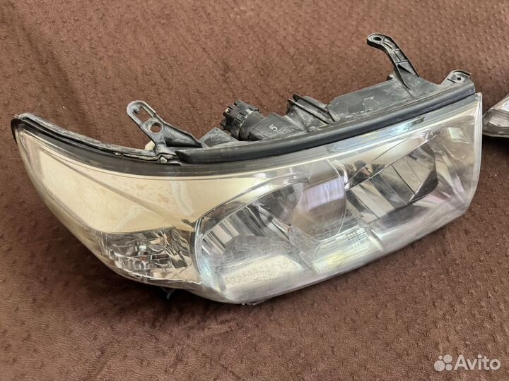 Фары на toyota land cruiser 200