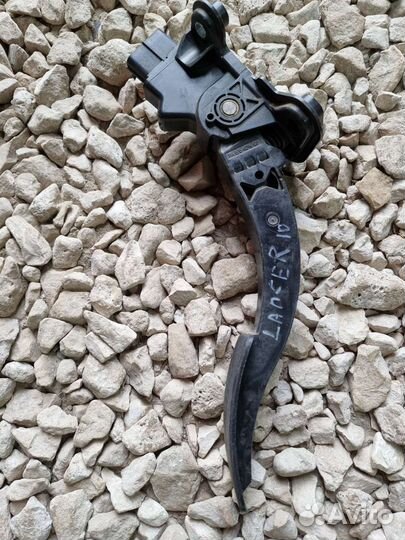 Педаль газа Лансер 10