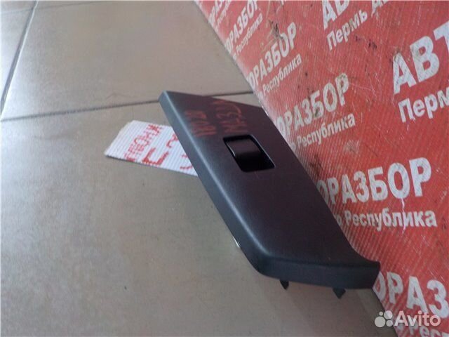 Кнопка электро стеклоподъемника задняя левая Mazda