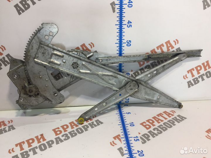 Стеклоподъемник передний правый (механический)