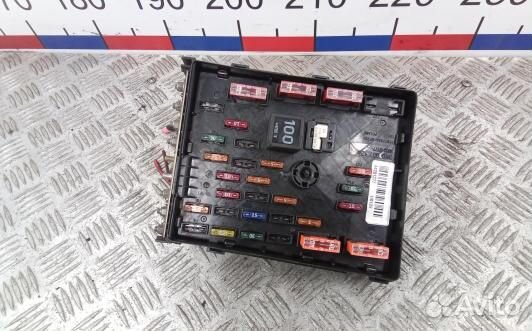 Блок предохранителей volkswagen passat B6 (SEA33M1