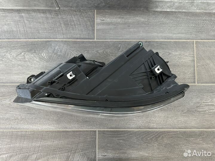 Фара галогенная Volkswagen Tiguan 2012 рестайлинг