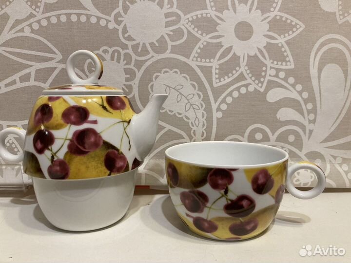 Чайник с чашкой, чайные пары