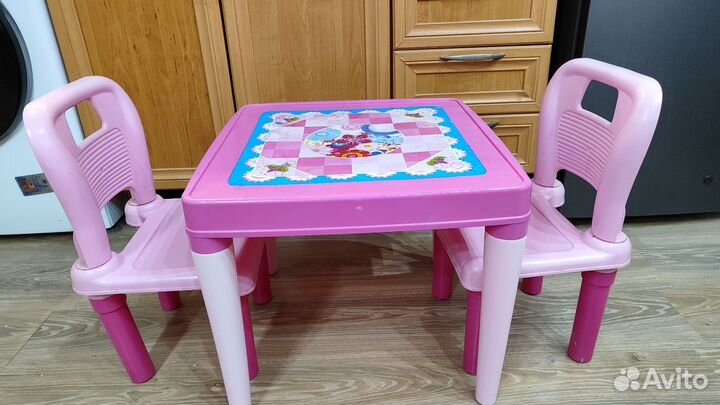 Комплект стол и стулья детские