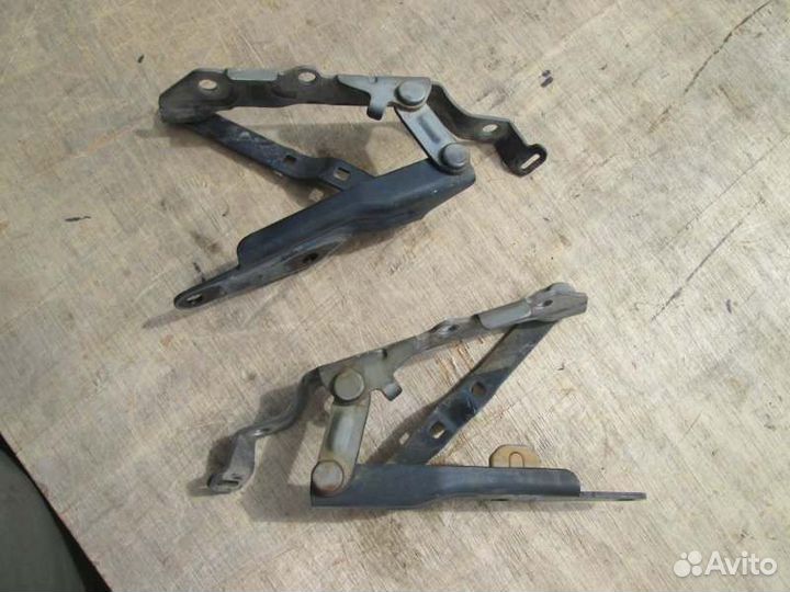 Петля капота Subaru Legacy BP5 EJ204 2007/8