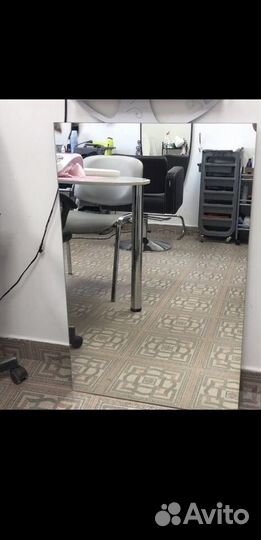 Заркало с креплениями на стену