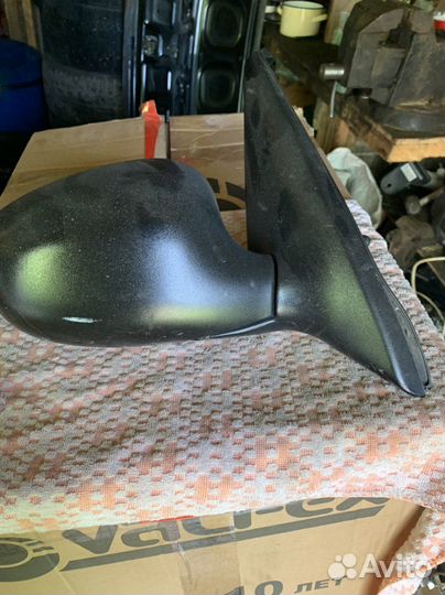 Боковое зеркало