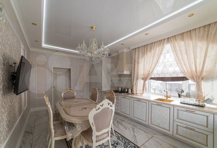 Дом 495 м² на участке 7,3 сот.