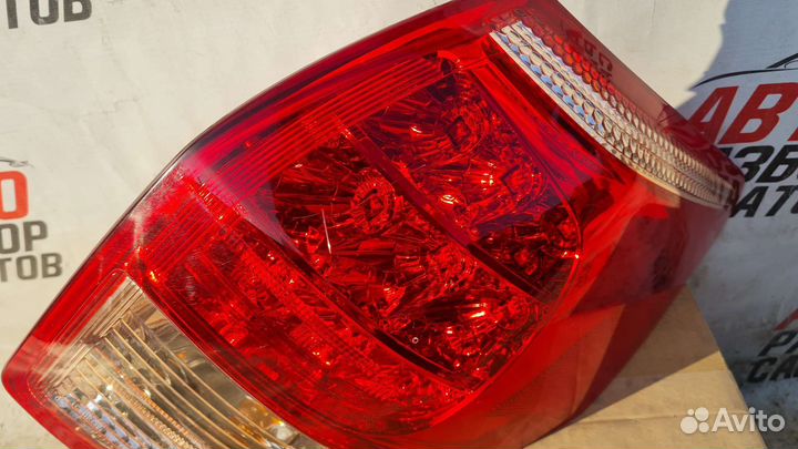 Фонарь правый Toyota Rav 4 v30