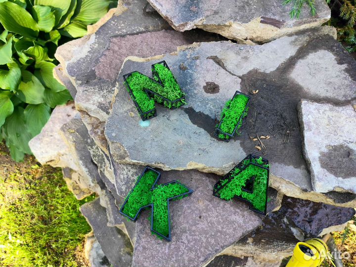 Декоративное украшение в виде букв