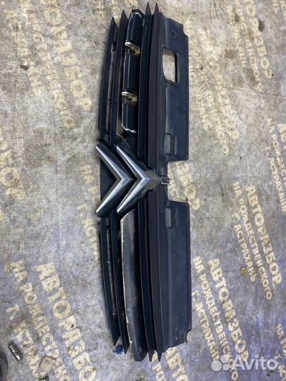 Решетка радиатора Citroen C5 лифтбэк 2001