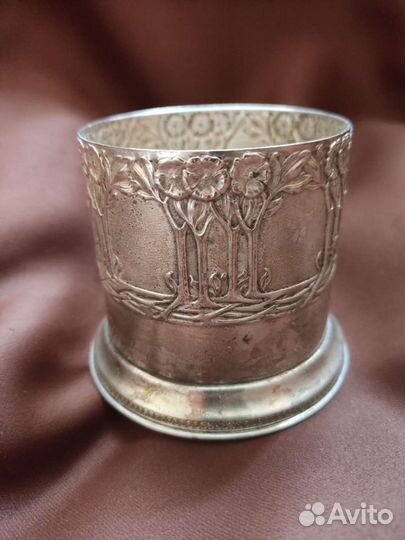 Подстаканник с цветочным рисунком