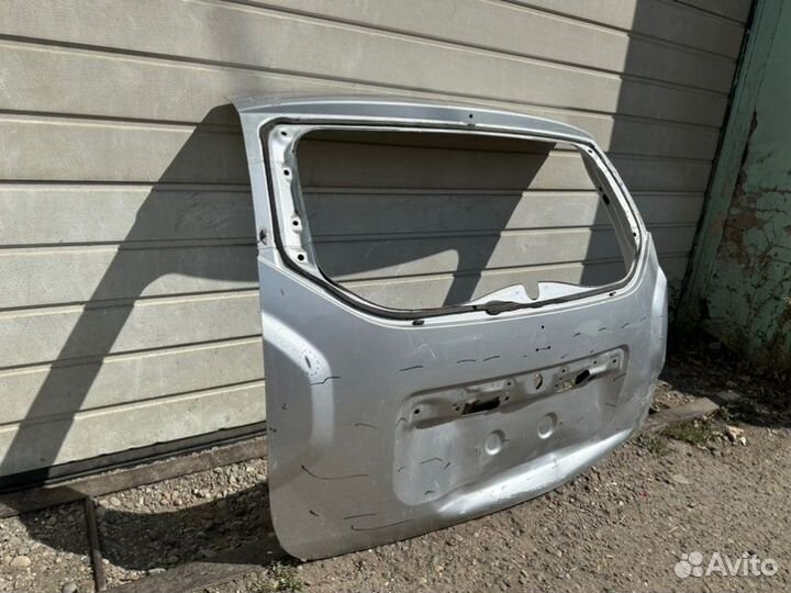 Крышка багажника Renault Duster 1