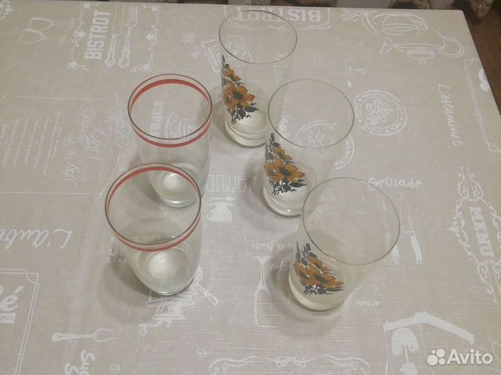 Посуда: стаканы, чайник заварочный,кружки,тарелки