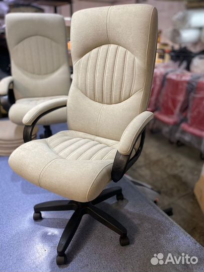 Офисное кресло