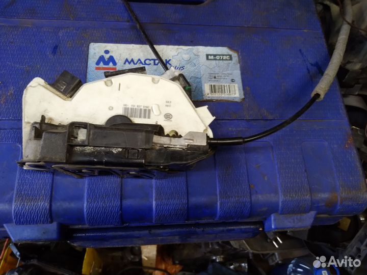 Замок двери передний правый на WAG