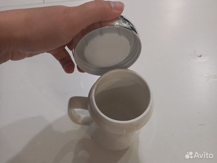 Керамическая кружка с крышкой