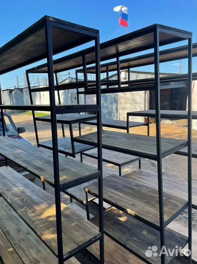 Книжный стеллаж в стиле лофт