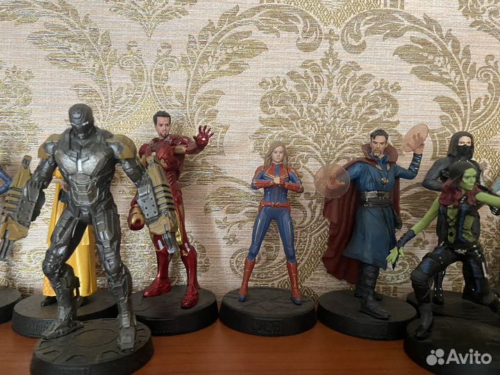 Фигурки и журналы Marvel movie collection