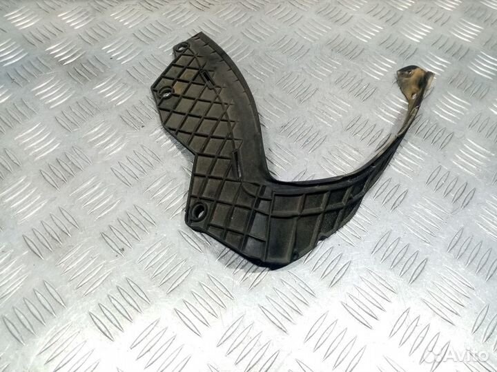 Б/У Уплотнитель фары правый#001