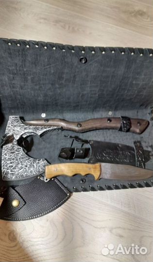 Подарочный набор нож и топор в кожаном чехле