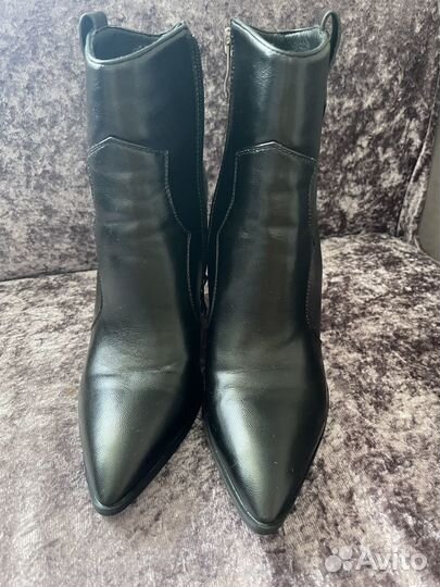 Продам женские ботинки