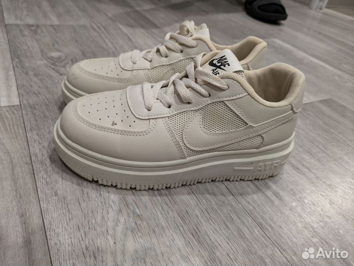 Кроссовки женские 36