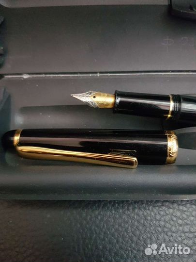 Ручки перьевые и шариковые