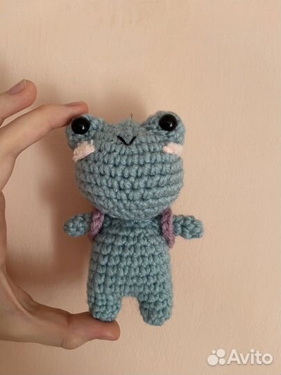 Вязаный брелок игрушка жабка лягушка