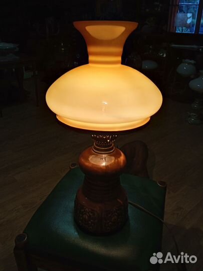 Лампа настольная с плафоном двухслойного стекла