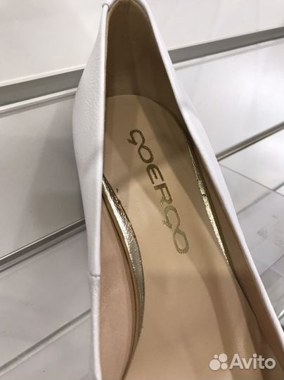 Белые туфли 36,37,39,40 Goergo