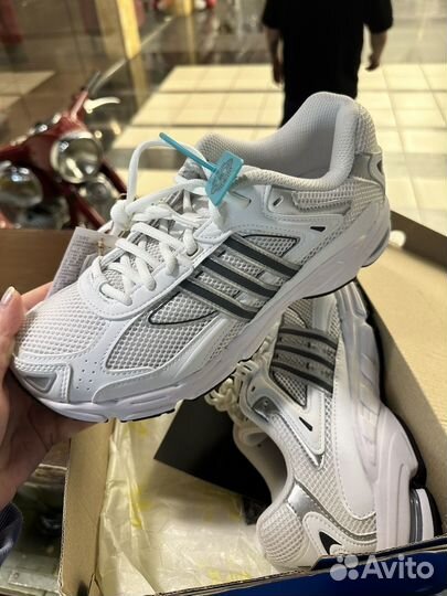 Кроссовки adidas